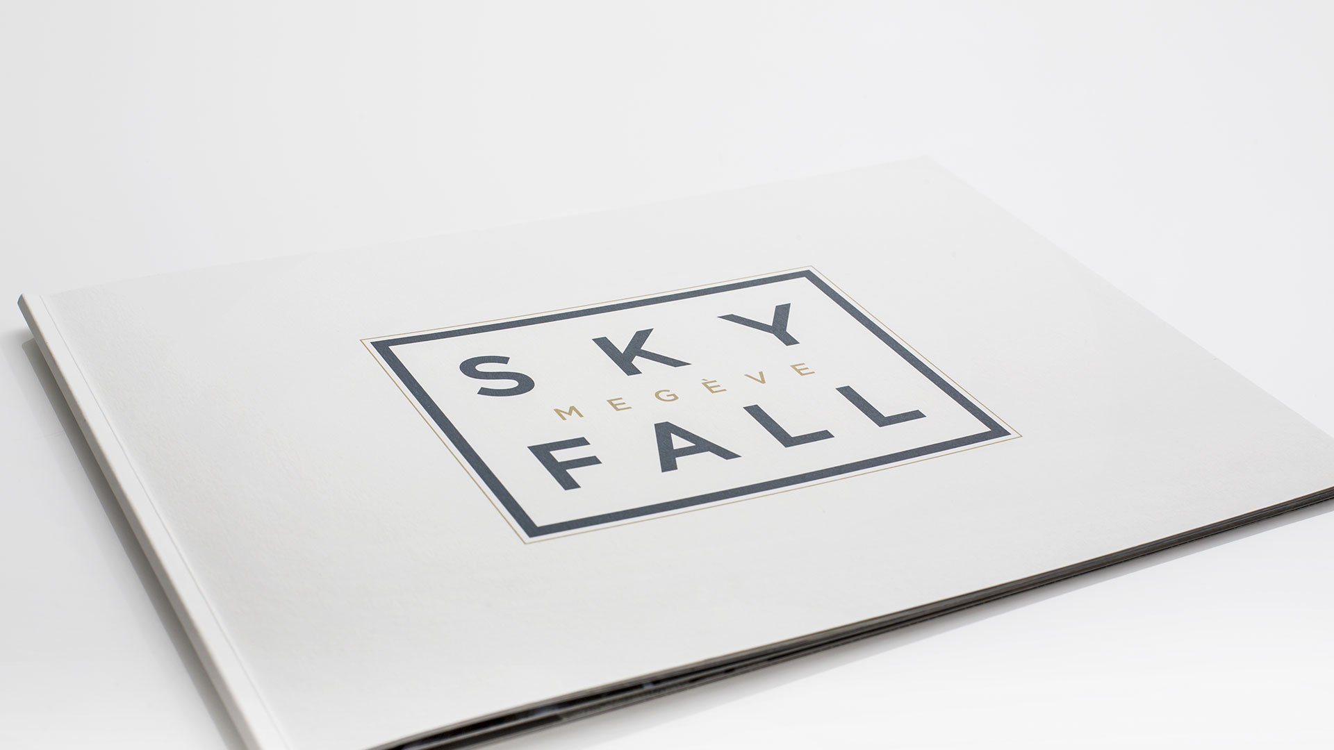 Brochure vente hôtel SkyFall Megève avec photo perspective 3D. 